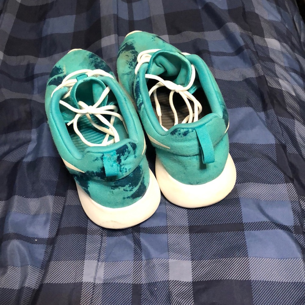 Turquoise Nike roshes